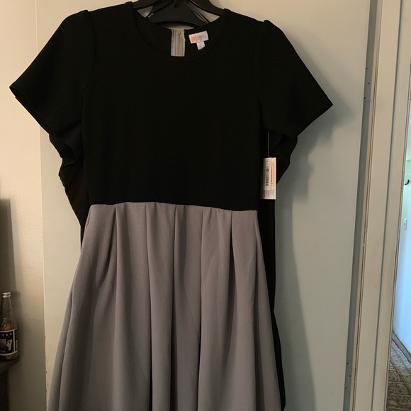LuLaRoe Dresses & Skirts - Lularoe Amelia dress with pockets, new with tags